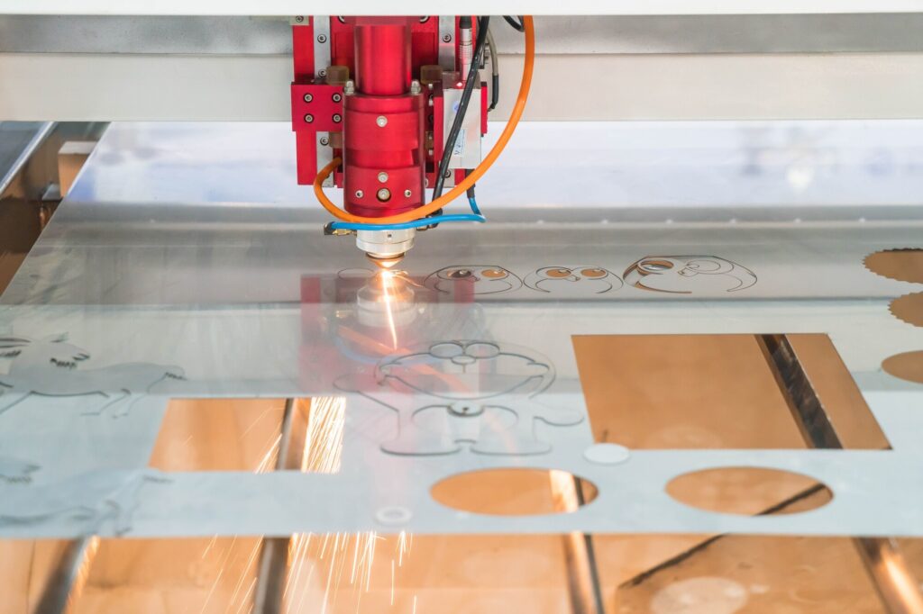 laser-cutting-machine_1339-3306